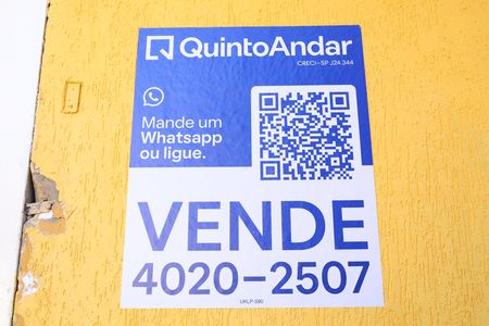 Casa à venda com 142m², 2 quartos e 3 vagasPlaca grande instalada na fachada do imóvel no dia 30.06.2026 - Código da placa: UKLP-590