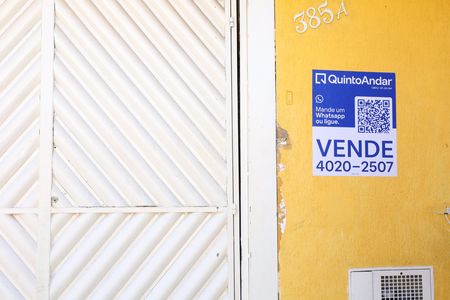 Casa à venda com 142m², 2 quartos e 3 vagasPlaca grande instalada na fachada do imóvel no dia 30.06.2026 - Código da placa: UKLP-590