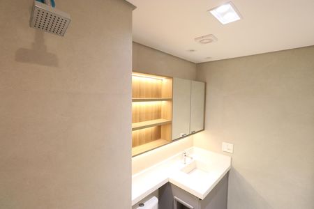 Banheiro  de apartamento para alugar com 2 quartos, 47m² em Pompeia, São Paulo
