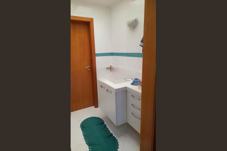 Banheiro de casa para alugar com 3 quartos, 183m² em Jardim Itu, Porto Alegre