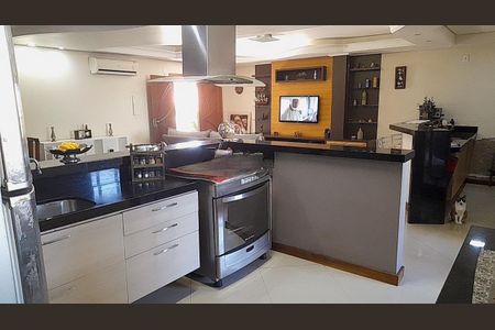 Cozinha de casa para alugar com 3 quartos, 183m² em Jardim Itu, Porto Alegre
