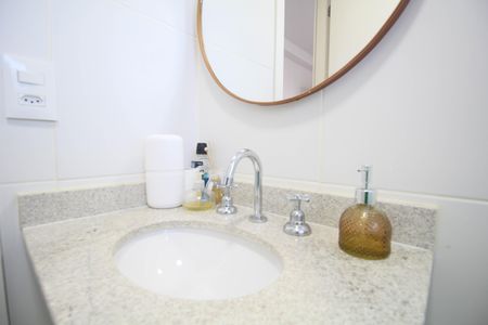 Banheiro 1 de apartamento à venda com 2 quartos, 62m² em Chácara Agrindus, Taboão da Serra