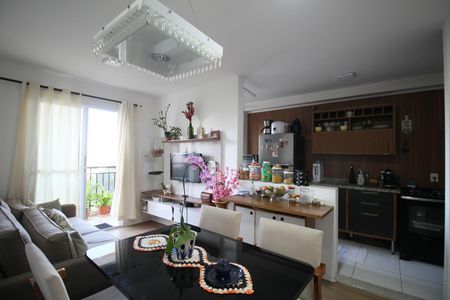 Sala de apartamento à venda com 2 quartos, 62m² em Chácara Agrindus, Taboão da Serra