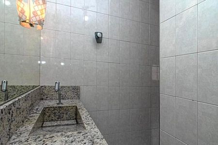 Casa para alugar com 332m², 9 quartos e 6 vagas Casa para alugar com 332m², 9 quartos e 6 vagasBanheiro