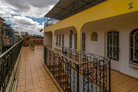 Casa para alugar com 332m², 9 quartos e 6 vagas Casa para alugar com 332m², 9 quartos e 6 vagasÁrea externa