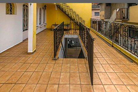 Área externa de casa para alugar com 9 quartos, 332m² em Vila Brasilina, São Paulo