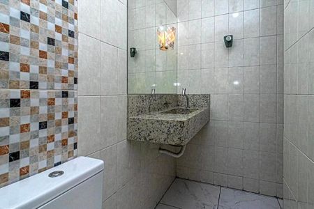 Casa para alugar com 332m², 9 quartos e 6 vagas Casa para alugar com 332m², 9 quartos e 6 vagasBanheiro
