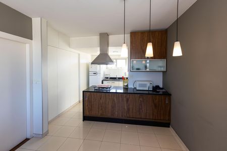 Cozinha de apartamento à venda com 3 quartos, 100m² em Santo Antônio, Belo Horizonte