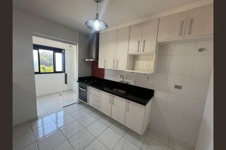 Cozinha de apartamento para alugar com 3 quartos, 85m² em Jardim Maria Rosa, Taboão da Serra