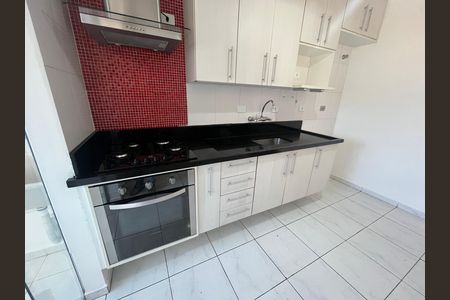 Cozinha de apartamento para alugar com 3 quartos, 85m² em Jardim Maria Rosa, Taboão da Serra