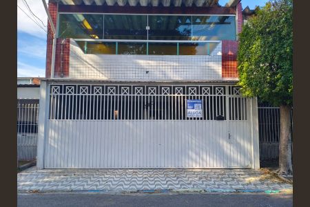 Casa para alugar com 315m², 3 quartos e 3 vagas Casa para alugar com 315m², 3 quartos e 3 vagasFachada
