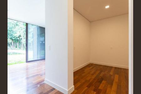 Casa de condomínio à venda com 734m², 5 quartos e 4 vagas Casa de condomínio à venda com 734m², 5 quartos e 4 vagasFoto 21