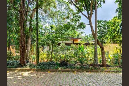 Casa de condomínio à venda com 734m², 5 quartos e 4 vagas Casa de condomínio à venda com 734m², 5 quartos e 4 vagasFoto 35