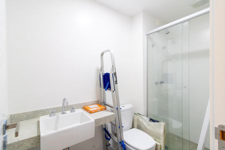 Banheiro de kitnet/studio para alugar com 1 quarto, 28m² em Tristeza, Porto Alegre