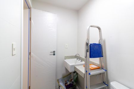 Banheiro de kitnet/studio para alugar com 1 quarto, 28m² em Tristeza, Porto Alegre