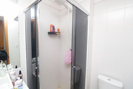 Apartamento à venda com 49m², 2 quartos e 2 vagas Apartamento à venda com 49m², 2 quartos e 2 vagasBanheiro da Suíte