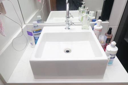 Apartamento à venda com 49m², 2 quartos e 2 vagas Apartamento à venda com 49m², 2 quartos e 2 vagasBanheiro da Suíte