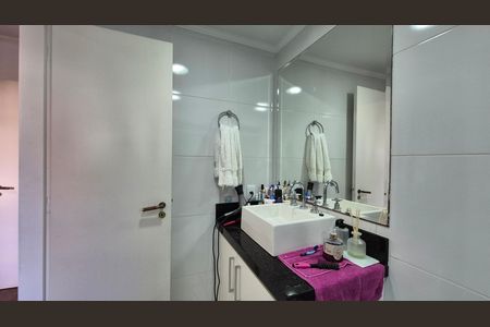 Apartamento para alugar com 132m², 3 quartos e 2 vagas Apartamento para alugar com 132m², 3 quartos e 2 vagasBanheiro da suíte