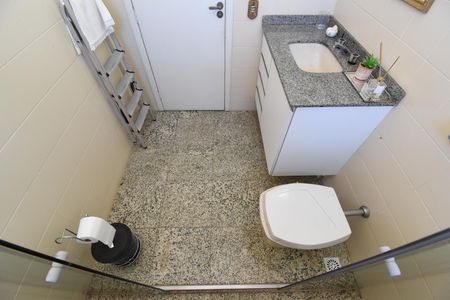 Casa à venda com 397m², 4 quartos e 4 vagasBanheiro da Suíte 2
