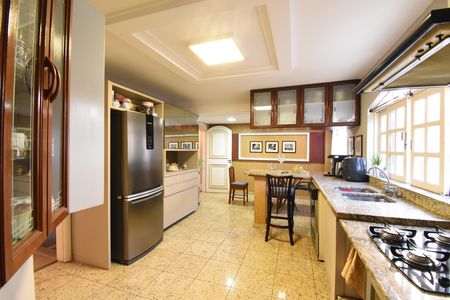 Casa à venda com 397m², 4 quartos e 4 vagasCozinha