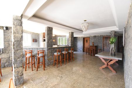 Casa à venda com 397m², 4 quartos e 4 vagasSalão de festas