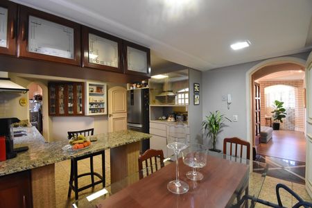 Casa à venda com 397m², 4 quartos e 4 vagasCozinha