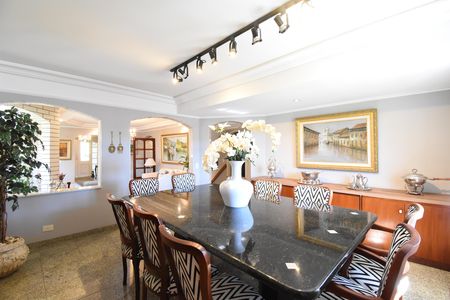 Casa à venda com 397m², 4 quartos e 4 vagasSala