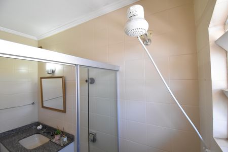 Casa à venda com 397m², 4 quartos e 4 vagasBanheiro da Suíte 2