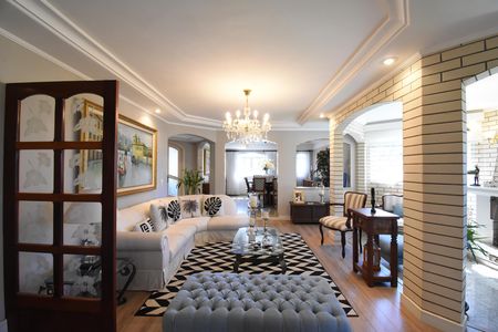 Casa à venda com 397m², 4 quartos e 4 vagasSala