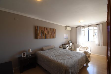 Casa à venda com 397m², 4 quartos e 4 vagasSuíte 4