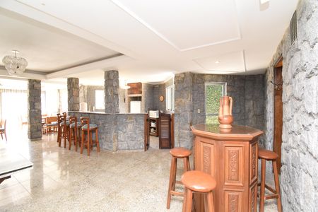 Casa à venda com 397m², 4 quartos e 4 vagasSalão de festas