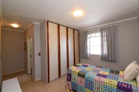 Casa à venda com 397m², 4 quartos e 4 vagasSuíte 2