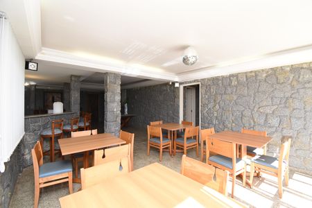 Casa à venda com 397m², 4 quartos e 4 vagasSalão de festas