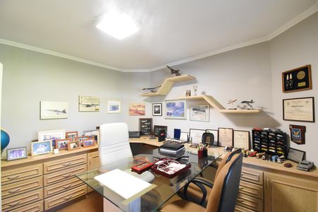 Casa à venda com 397m², 4 quartos e 4 vagasEscritório
