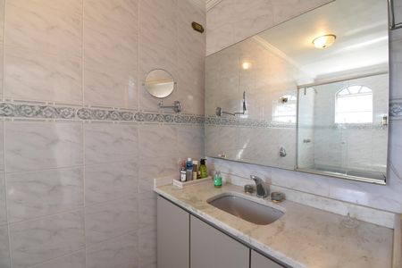 Casa à venda com 397m², 4 quartos e 4 vagasBanheiro da Suíte 4