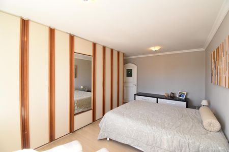 Casa à venda com 397m², 4 quartos e 4 vagasSuíte 4