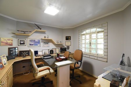 Casa à venda com 397m², 4 quartos e 4 vagasEscritório