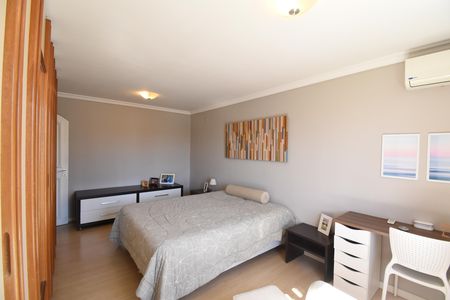 Casa à venda com 397m², 4 quartos e 4 vagasSuíte 4