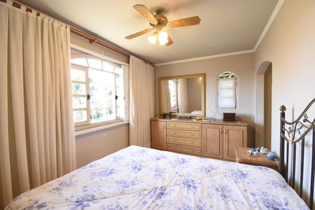 Casa à venda com 397m², 4 quartos e 4 vagasSuíte 1