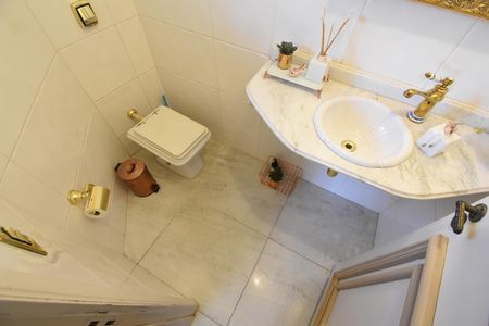 Casa à venda com 397m², 4 quartos e 4 vagasLavabo