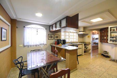 Casa à venda com 397m², 4 quartos e 4 vagasCozinha