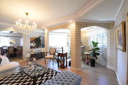Casa à venda com 397m², 4 quartos e 4 vagasSala