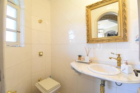 Casa à venda com 397m², 4 quartos e 4 vagasLavabo