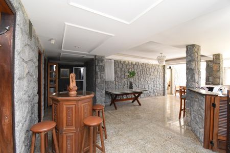 Casa à venda com 397m², 4 quartos e 4 vagasSalão de festas