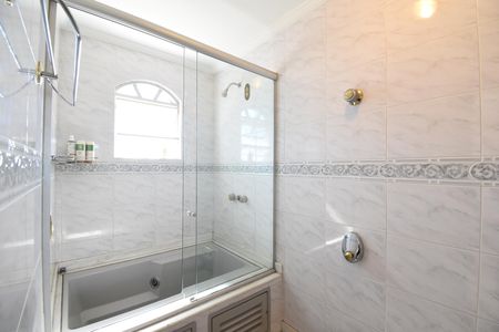 Casa à venda com 397m², 4 quartos e 4 vagasBanheiro da Suíte 4