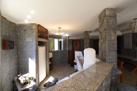 Casa à venda com 397m², 4 quartos e 4 vagasSalão de festas