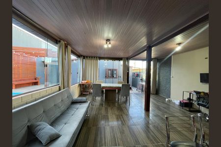 Casa à venda com 84m², 3 quartos e 1 vaga