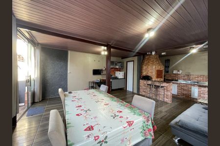Casa à venda com 84m², 3 quartos e 1 vaga