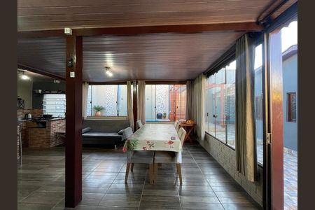 Casa à venda com 84m², 3 quartos e 1 vaga