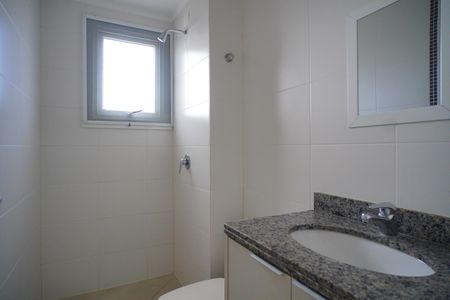 Banheiro  de apartamento para alugar com 2 quartos, 69m² em Santo Antônio, Porto Alegre